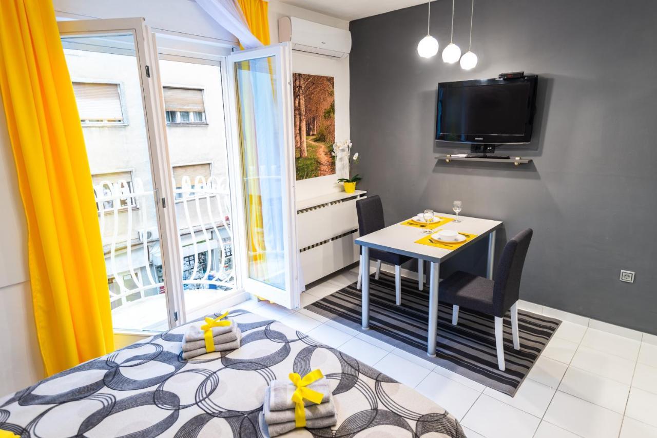 Black & Yellow Centrally Located Studio Novi Sad Exterior photo